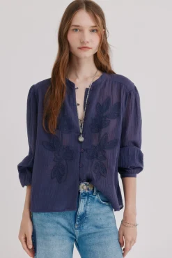 Cassie. Blusa bordada