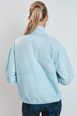 Chaqueta cortavientos azul