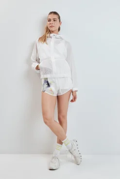 Chaqueta cortavientos capucha blanca