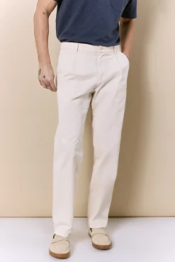 Chino con pinzas regular