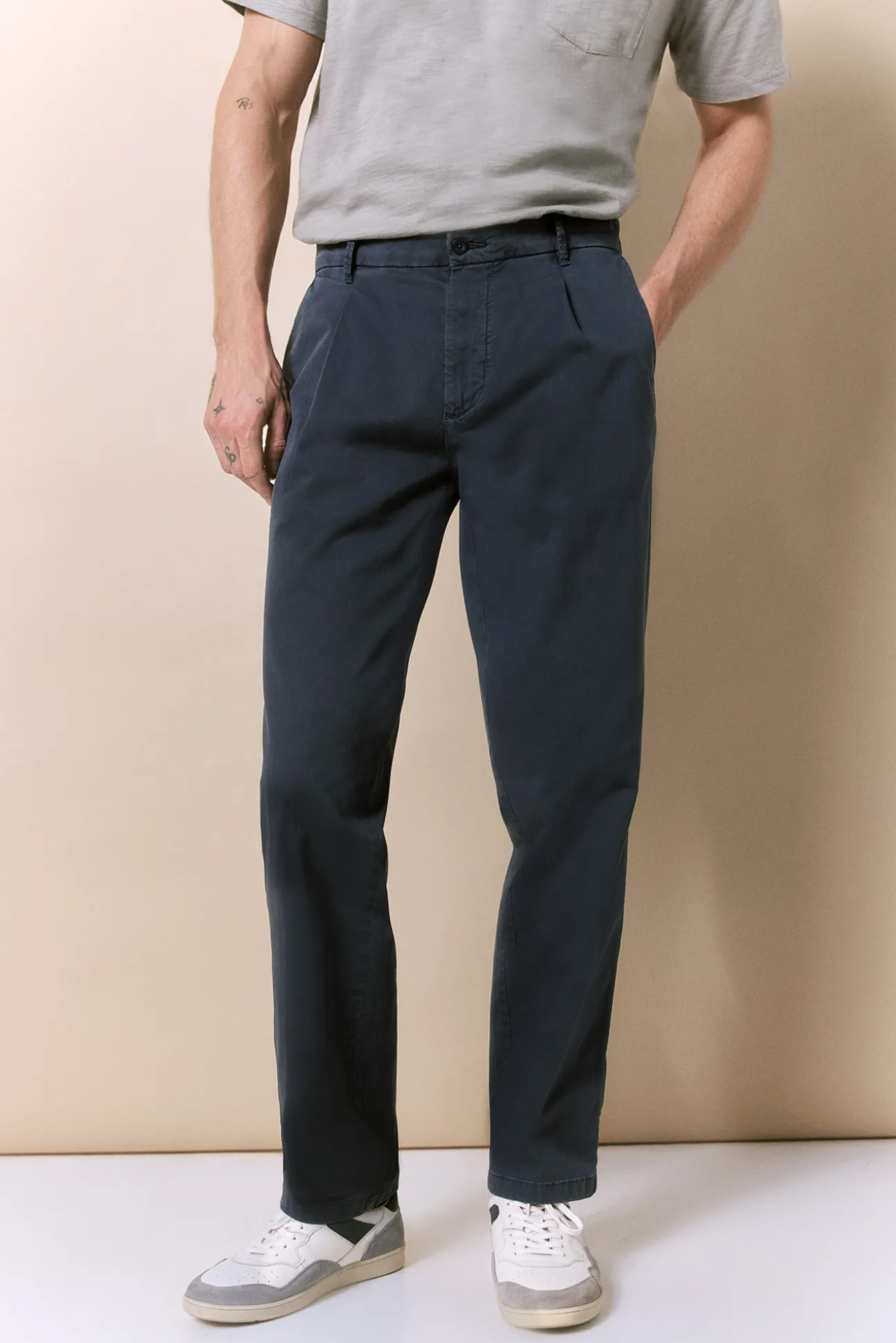 Chino con pinzas regular