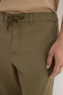 Chino estructura con cordones regular fit