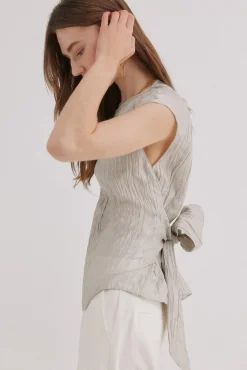 Claudia. Top con textura plisada