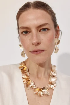 Collar pétalos