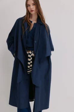 Darelle. Gabardina con lazada