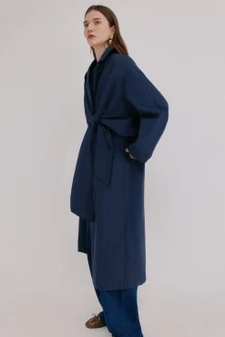 Darelle. Gabardina con lazada