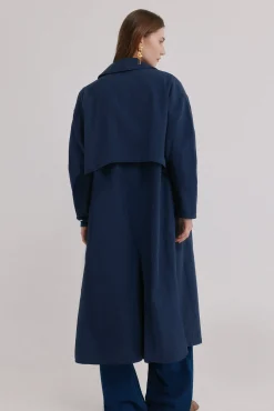 Darelle. Gabardina con lazada
