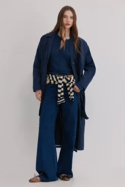 Darelle. Gabardina con lazada