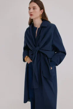 Darelle. Gabardina con lazada