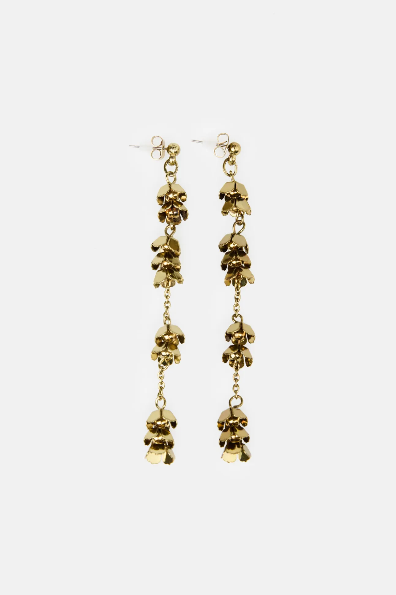 Lea. Pendientes de flores bañados en oro