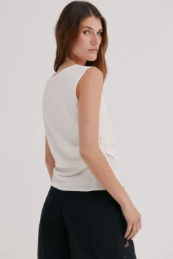 Melania. Camiseta asimétrica