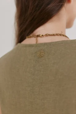Mireia. Camiseta sin mangas tapeta