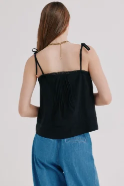 Monica. Top fluído