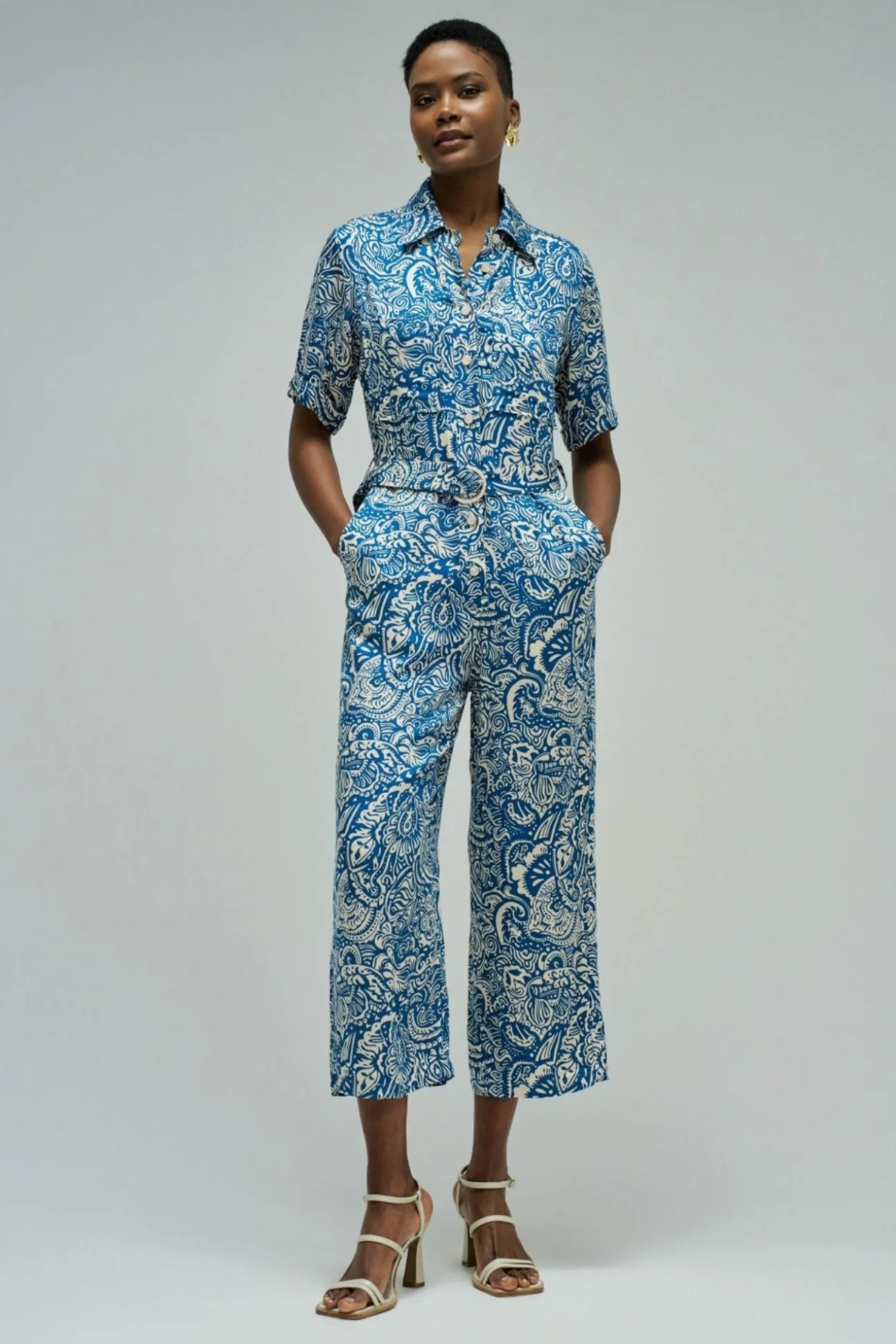 Mono con estampado floral