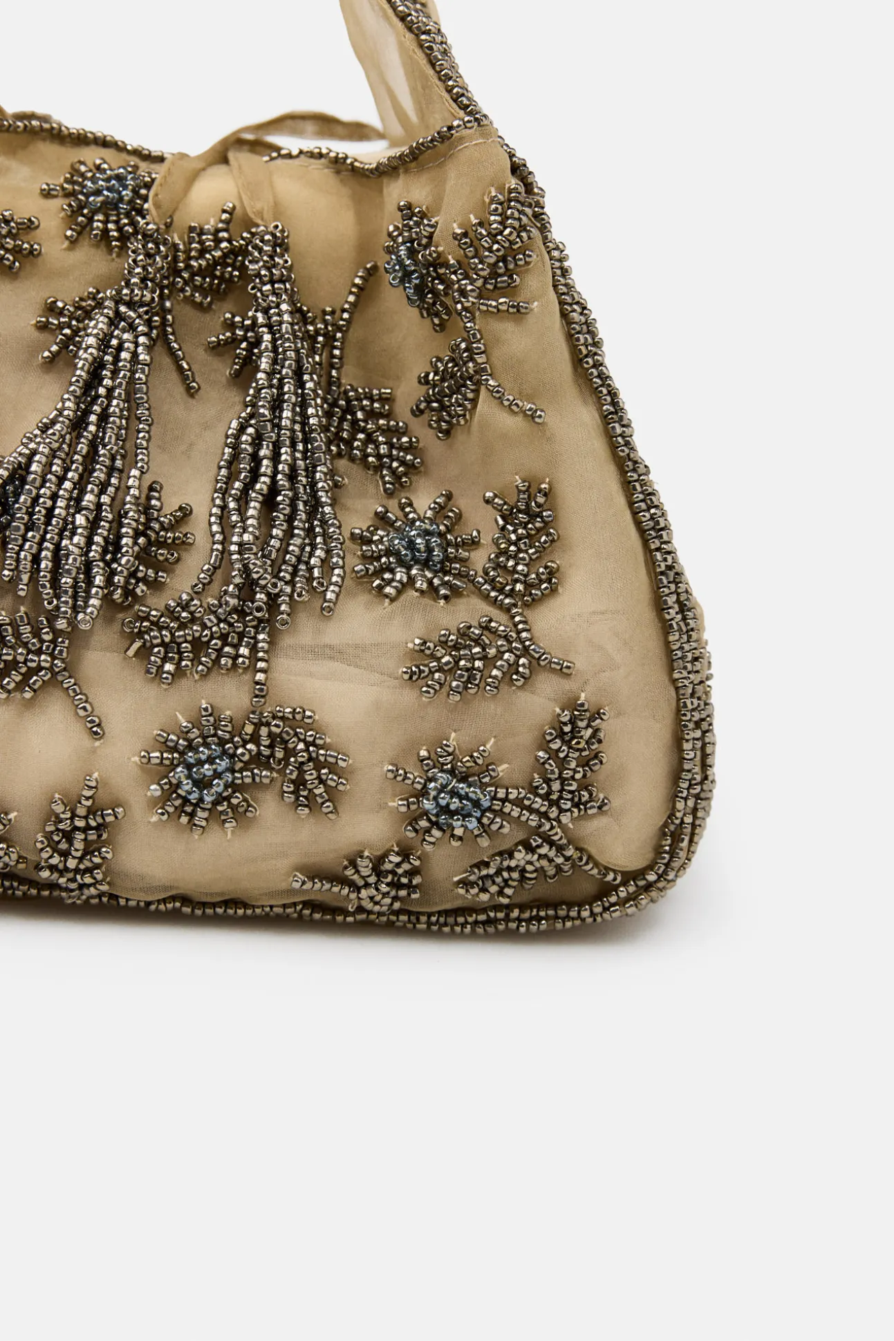 Nayara. Bolso de organza bordado