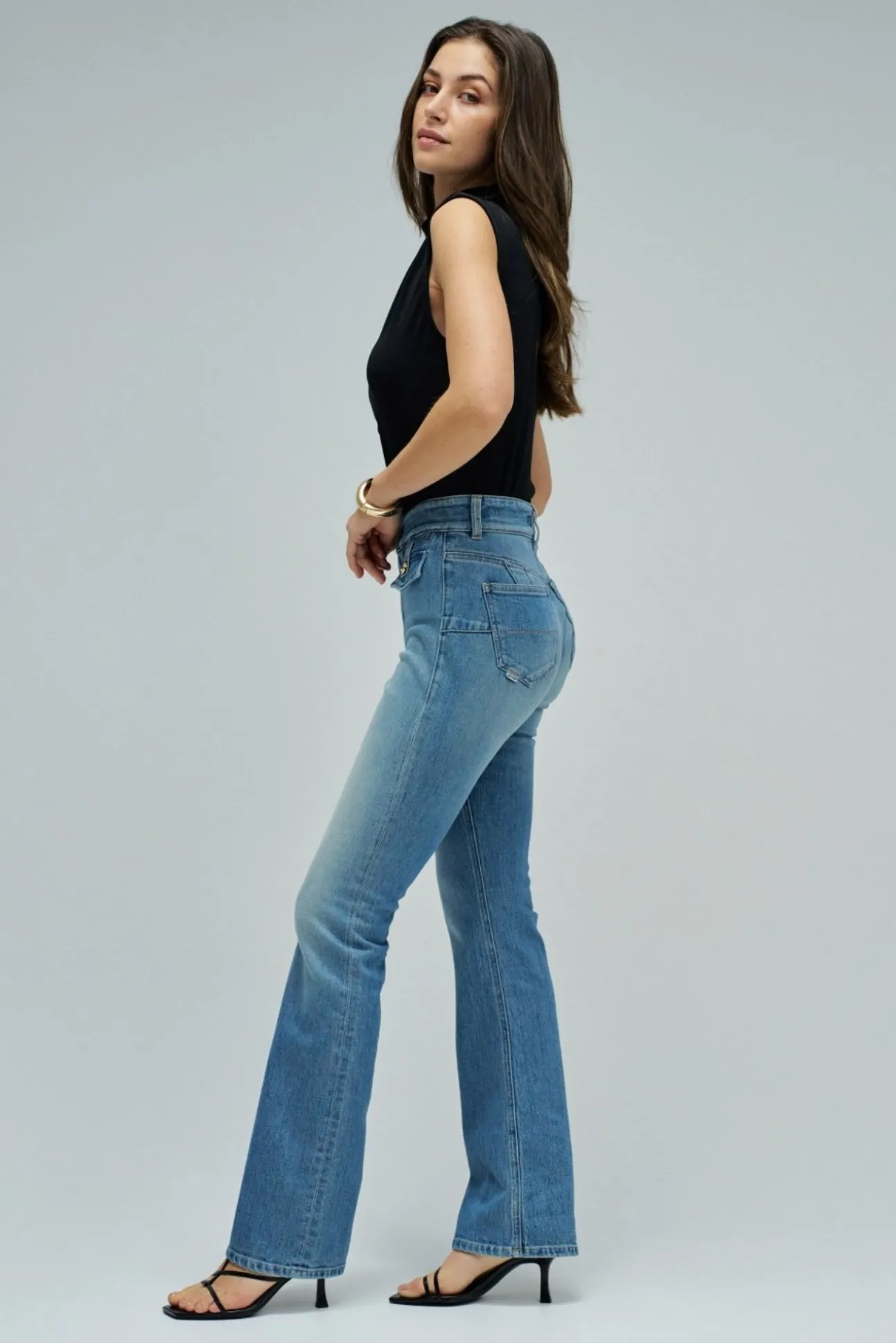 Pantalón acampanado