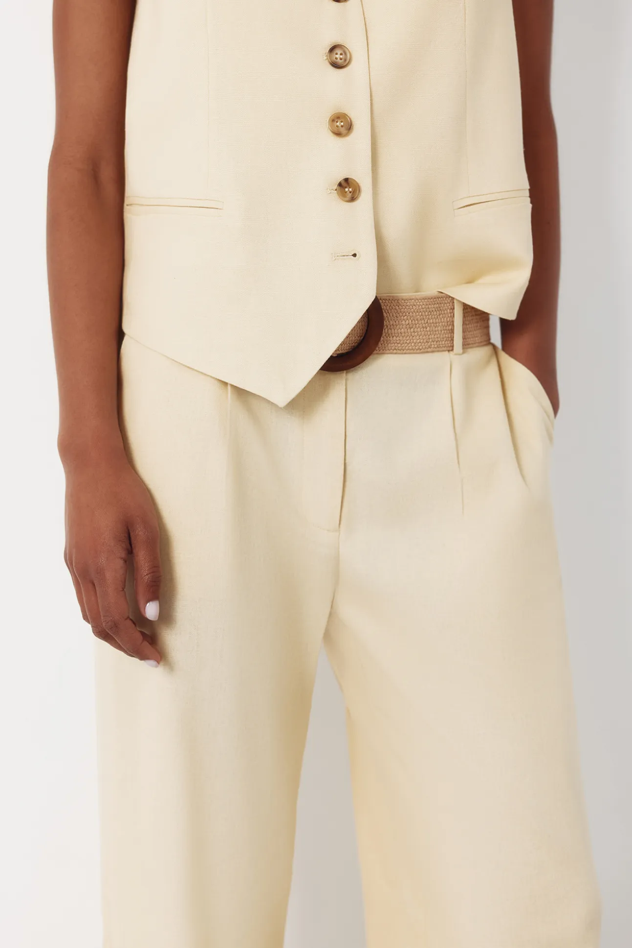 Pantalón ancho con lino