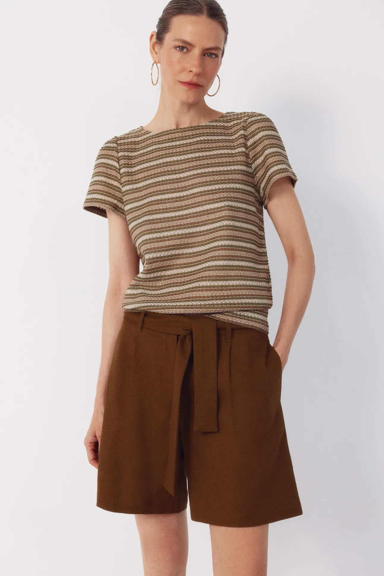 Pantalón bermuda con lino