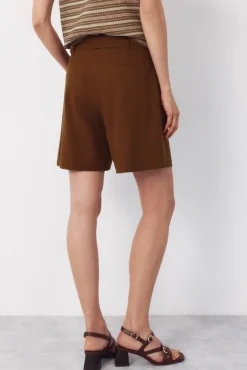Pantalón bermuda con lino