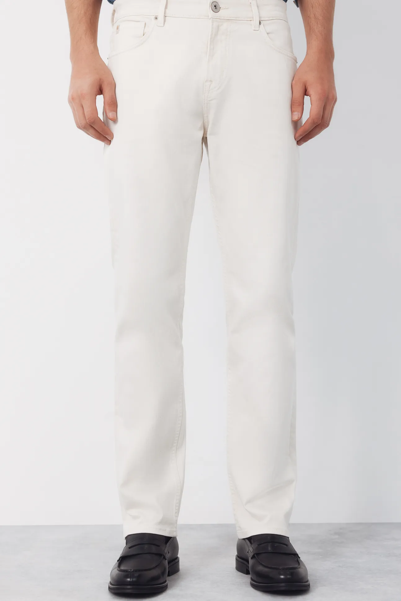 Pantalón 5 bolsillos color regular fit