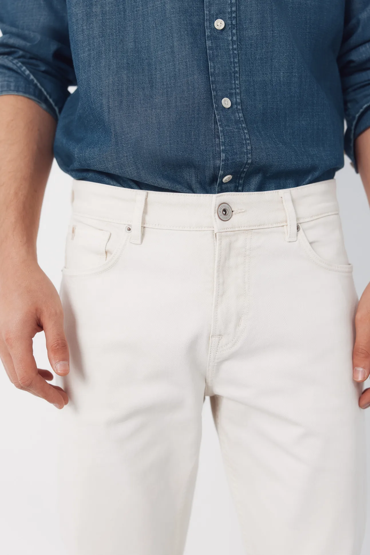 Pantalón 5 bolsillos color regular fit