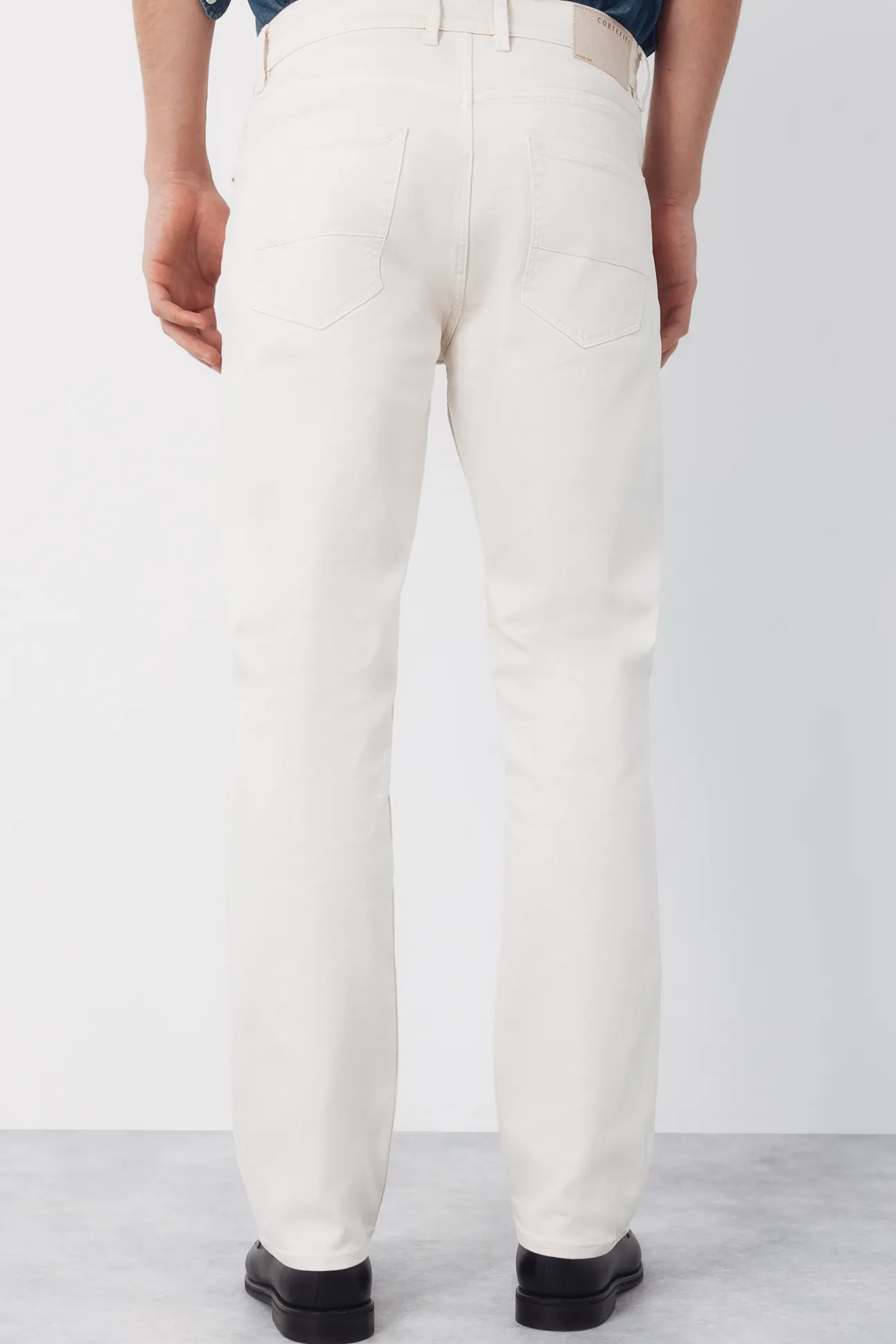 Pantalón 5 bolsillos color regular fit