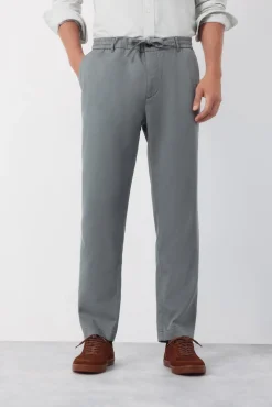 Pantalón chino tapered ligero