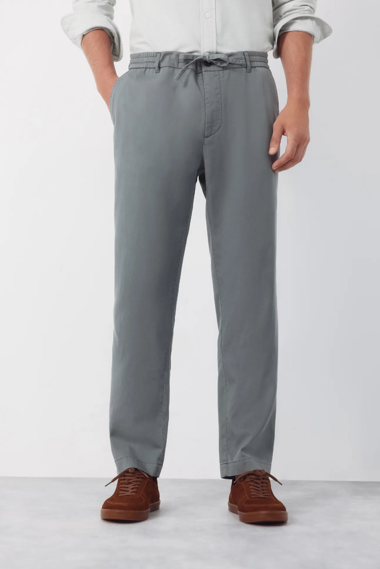 Pantalón chino tapered ligero