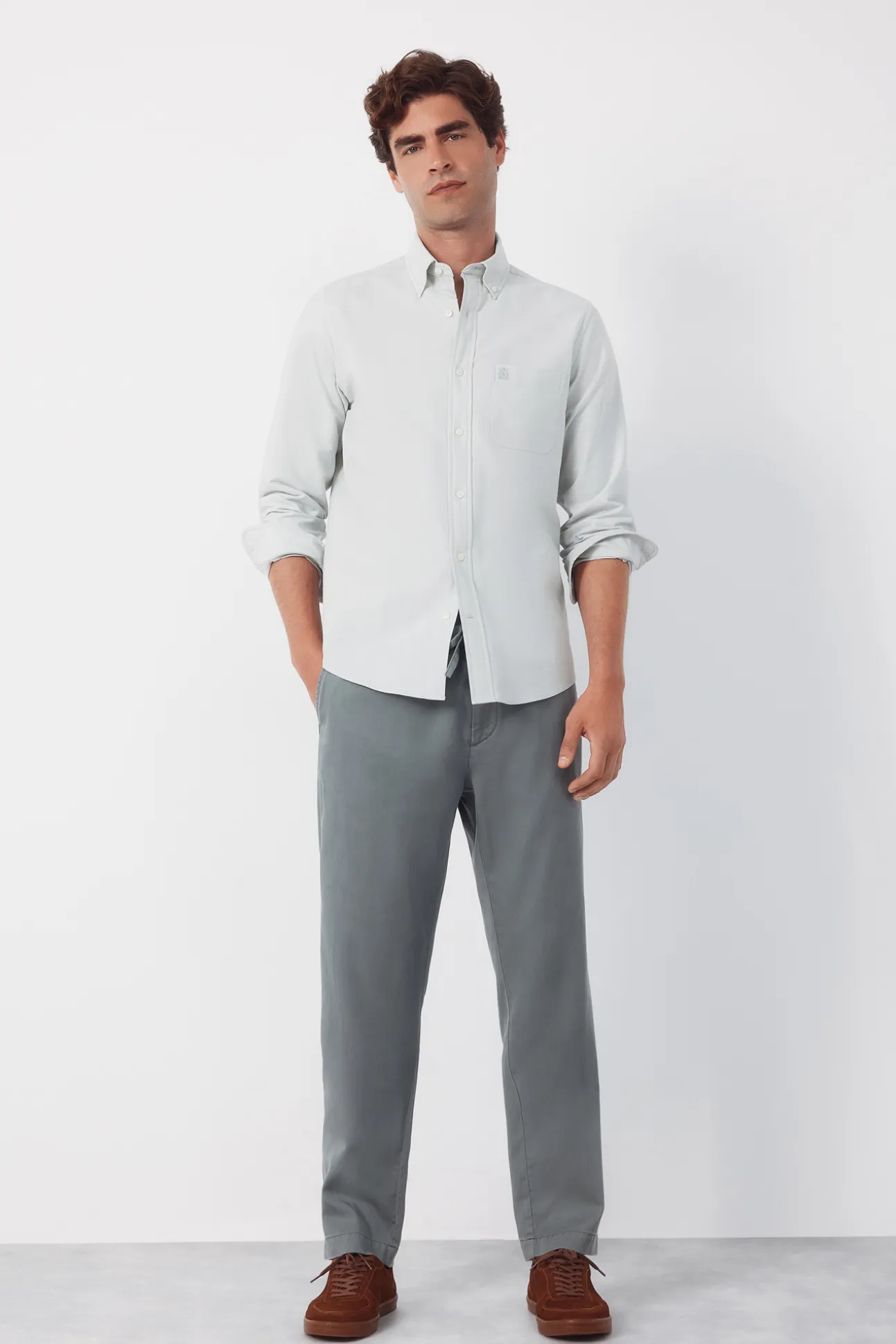 Pantalón chino tapered ligero