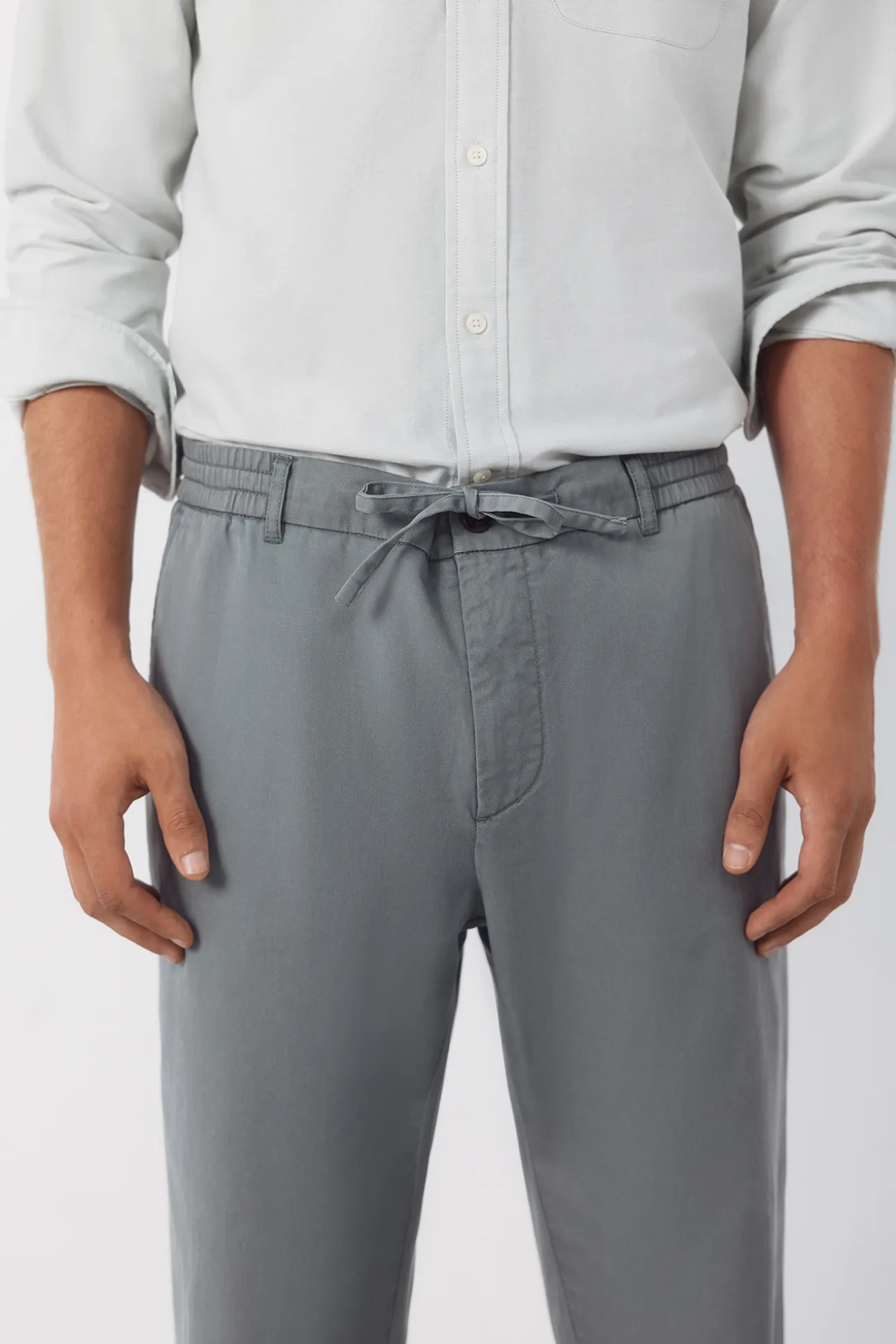 Pantalón chino tapered ligero