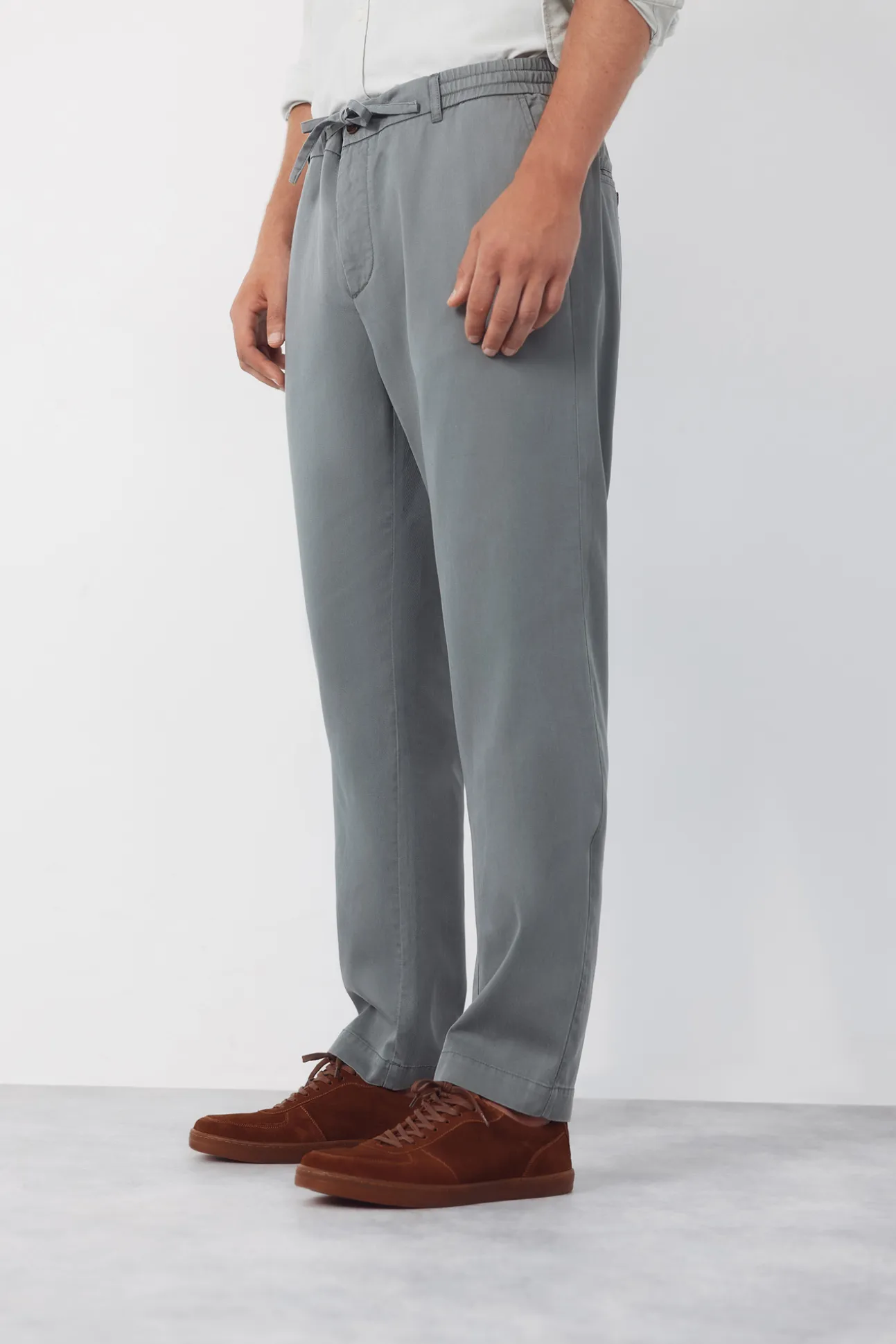 Pantalón chino tapered ligero