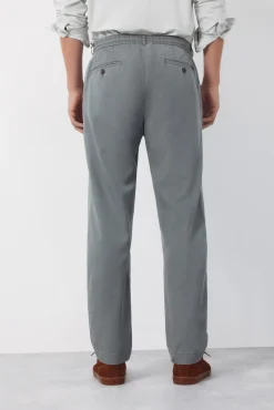 Pantalón chino tapered ligero