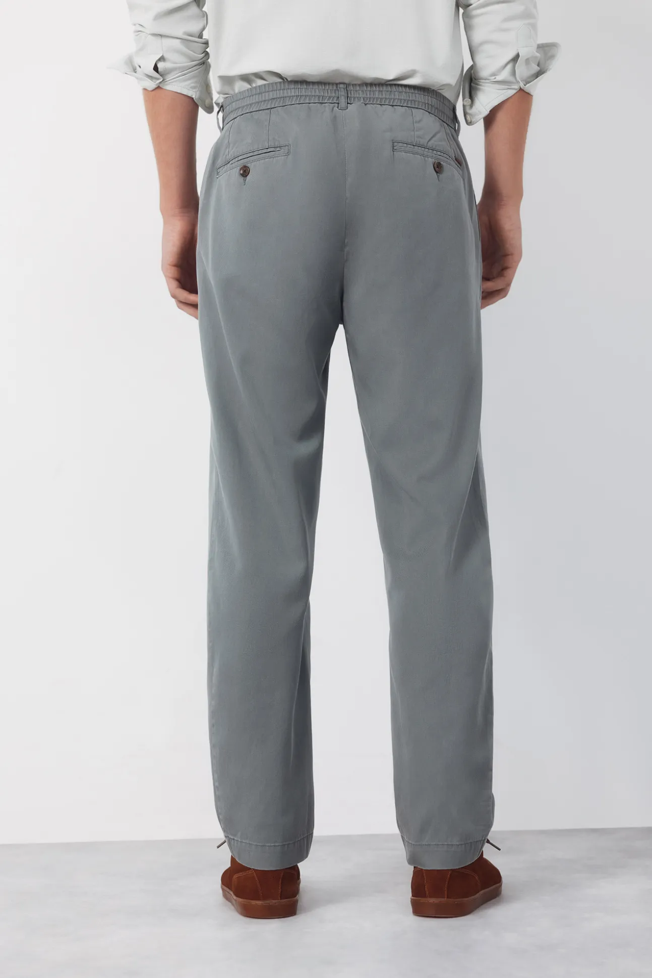 Pantalón chino tapered ligero