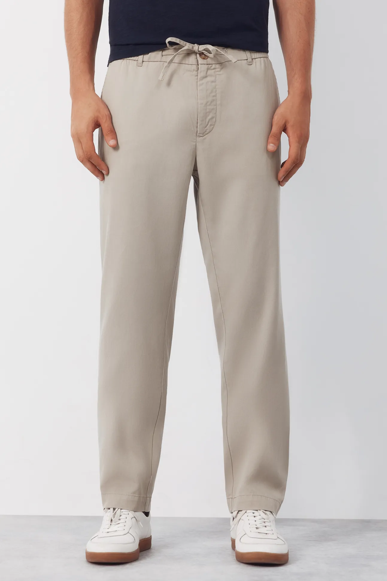 Pantalón chino tapered ligero