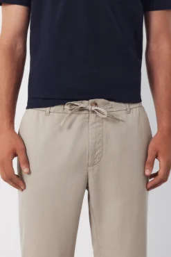 Pantalón chino tapered ligero
