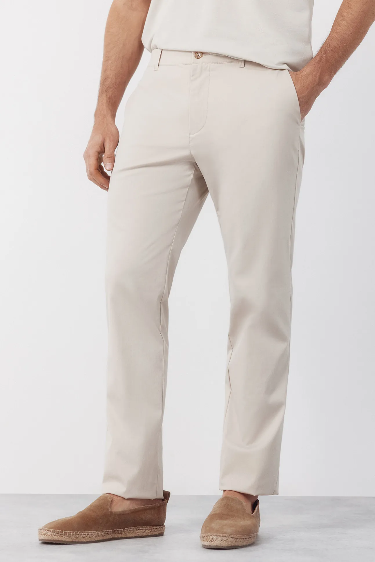 Pantalón chino técnico slim ligero