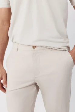 Pantalón chino técnico slim ligero