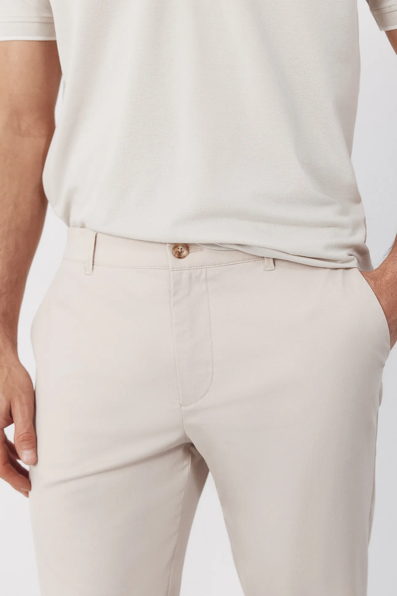 Pantalón chino técnico slim ligero