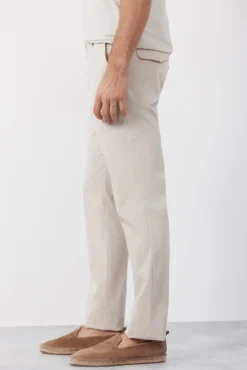 Pantalón chino técnico slim ligero