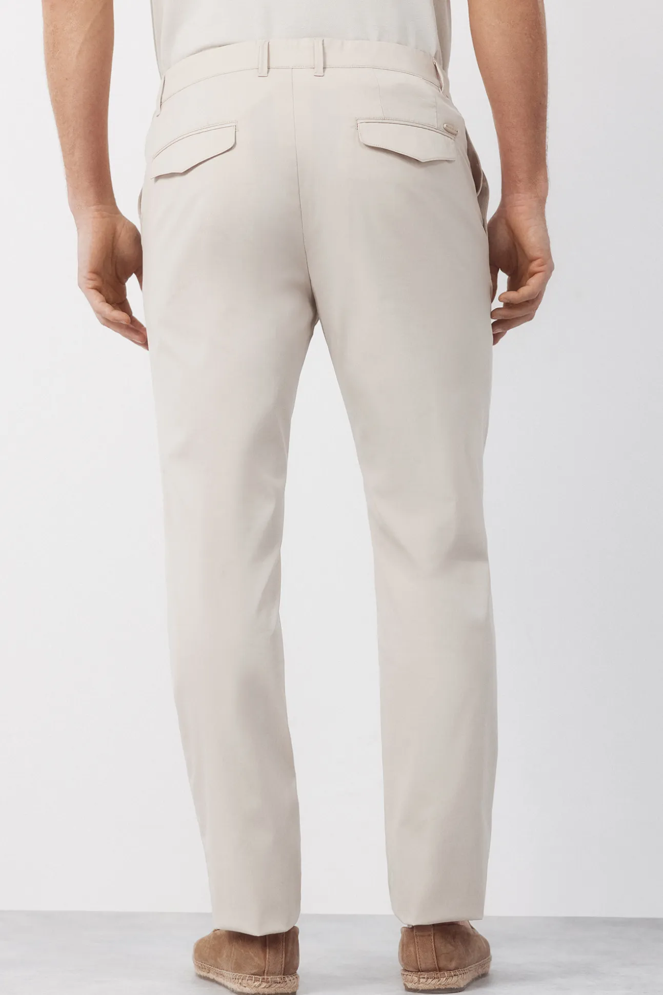 Pantalón chino técnico slim ligero