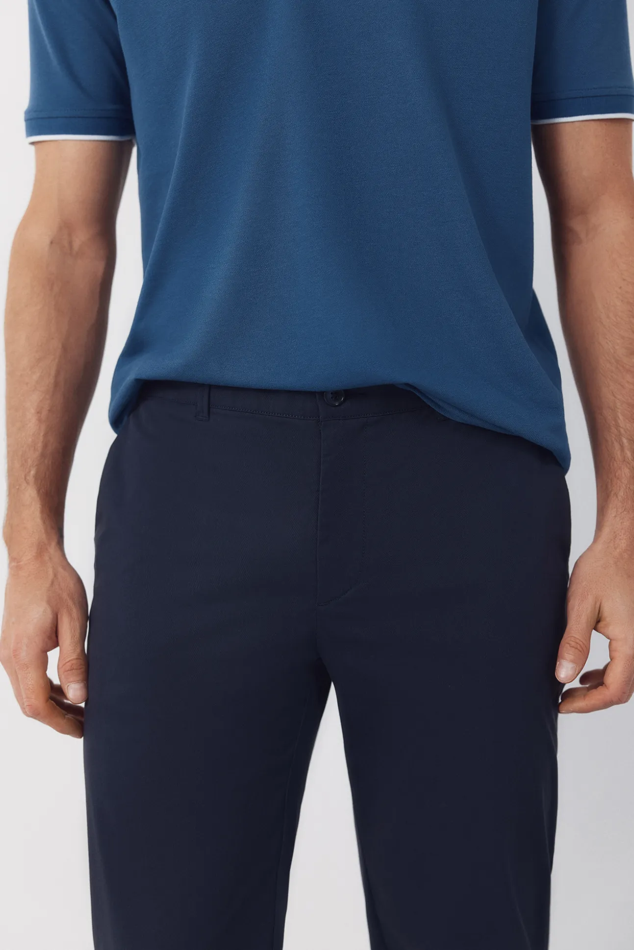 Pantalón chino técnico slim ligero