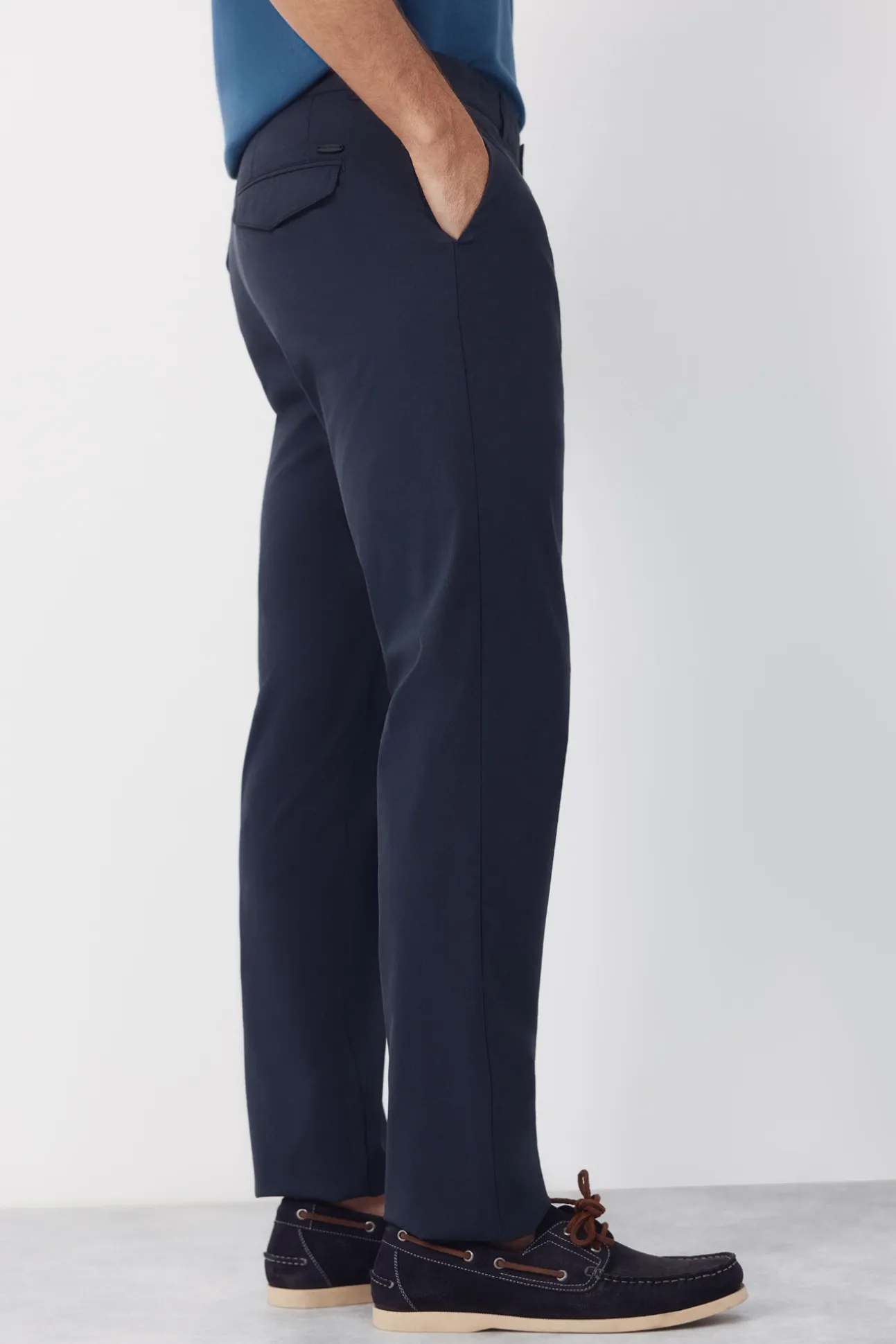 Pantalón chino técnico slim ligero