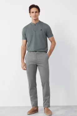 Pantalón chino técnico slim ligero