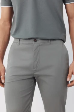 Pantalón chino técnico slim ligero