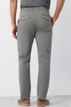 Pantalón chino técnico slim ligero