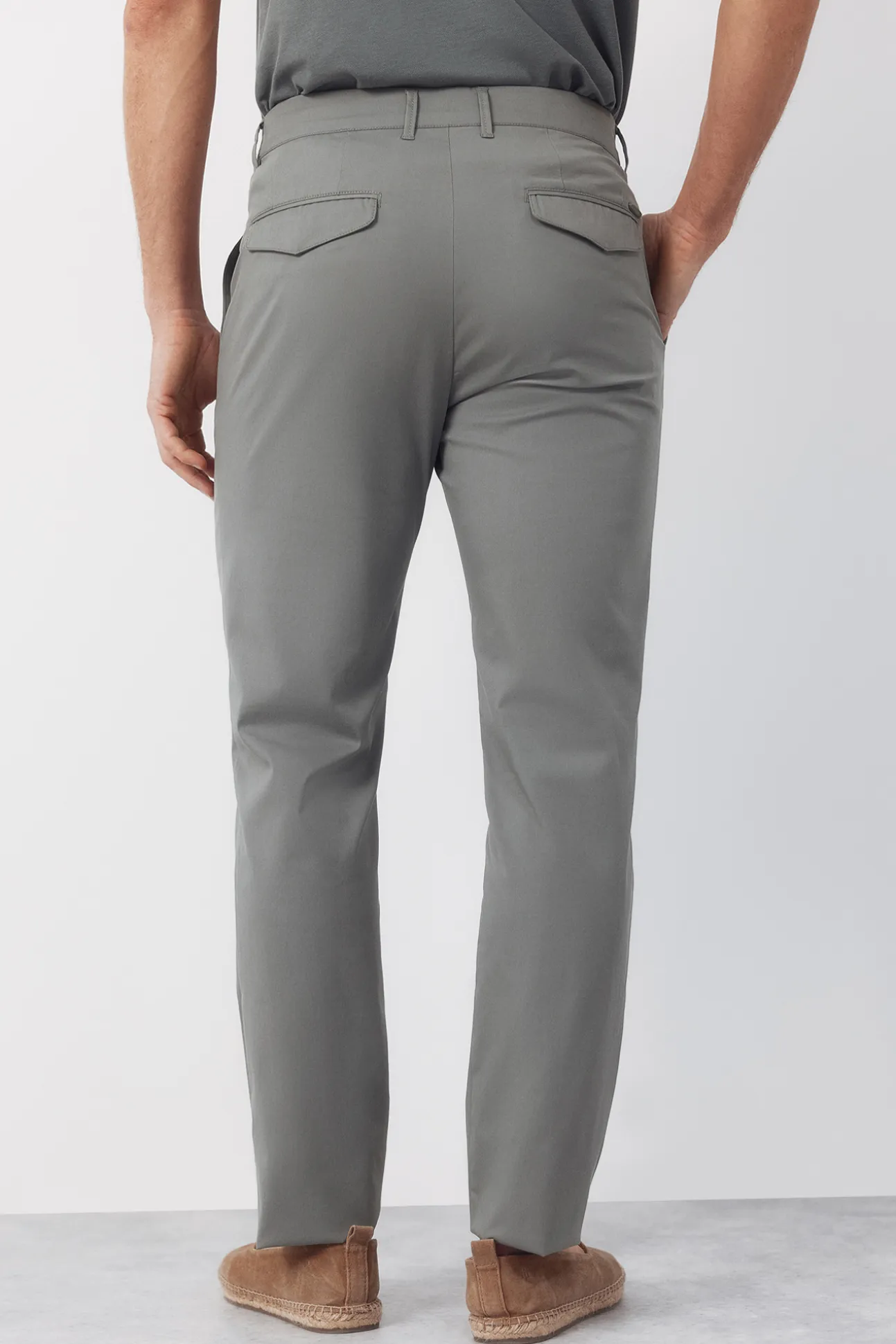 Pantalón chino técnico slim ligero