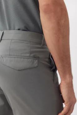 Pantalón chino técnico slim ligero