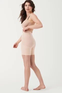 Pantalón corto a media pierna compresion media nude SPANX