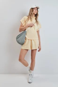 Pantalón corto ancho viscosa suave amarilla