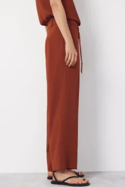 Pantalón estructura fluído